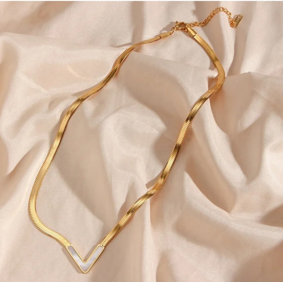 YAMNA V-Shape Chain Necklace - Zoha Los Angeles