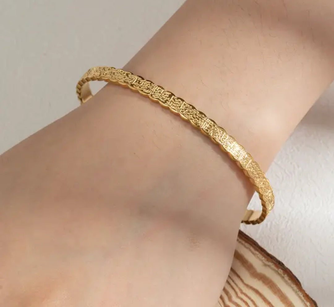 Ayatul Kursi Cuff – Islamic Calligraphy Bracelet in Gold | Zoha Los Angeles