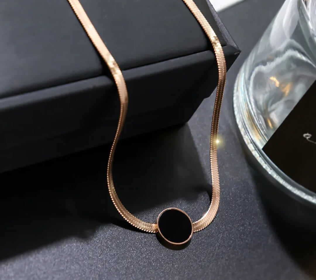 NIDA Pendant Charm Necklace - Zoha Los Angeles